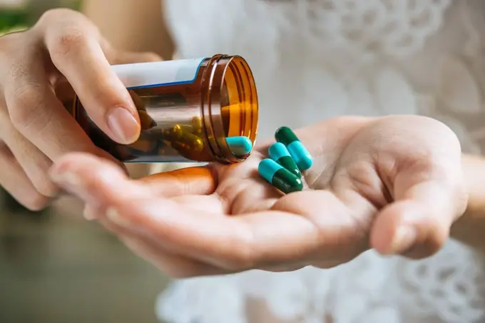 Qanday hollarda antibiotiklarni qabul qilish mumkin emas?