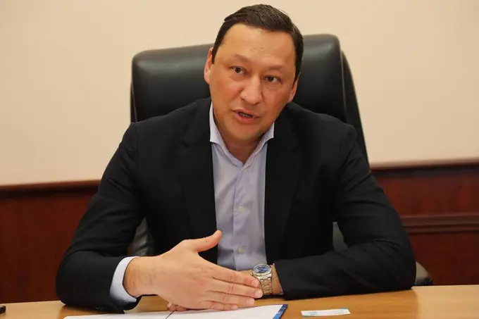 “Poyezdlarga chiptalar asl narxidan ikki baravar arzon sotilyapti” — Hikmatulla Rahmatov