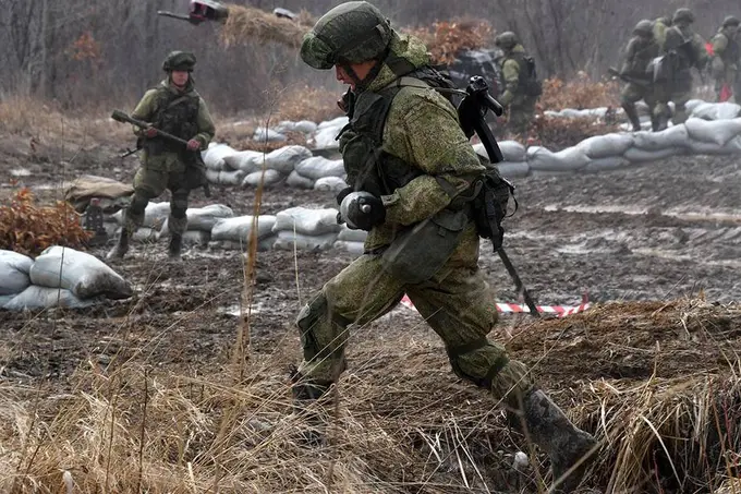 Россия “бир марталик” аскарларни каска ва зирҳли жилециз жангга ташламоқда — The Telegraph
