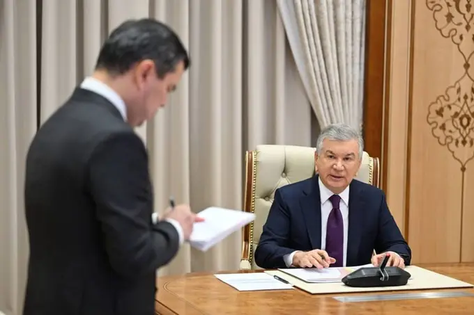 Шавкату Мирзиёеву представлен отчет о работе по повышению эффективности коммуникации госорганов с населением