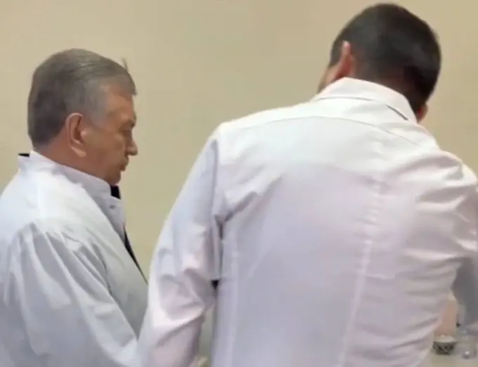 Шавкат Мирзиёев навестил пострадавших при взрыве в Гулистане (видео)