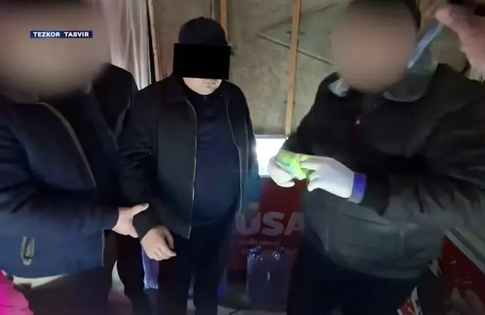 В Ташкенте задержаны двое налоговиков, потребовавших взятку в 10 млн сумов