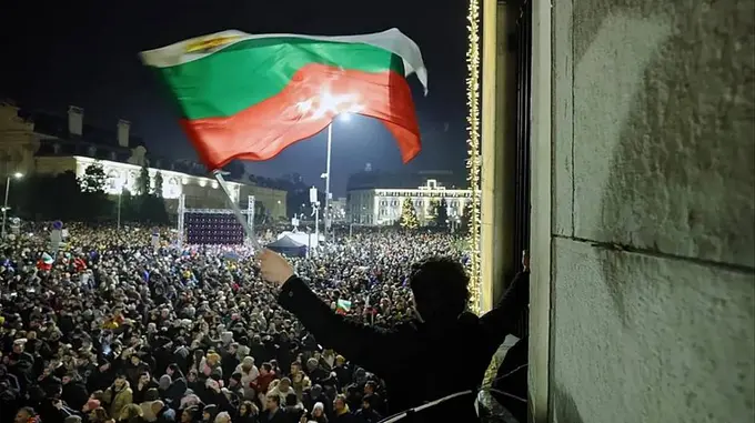 Болгарияда оммавий намойиш: 100 мингдан ортиқ аҳоли ҳукумат истеъфосини талаб қилди