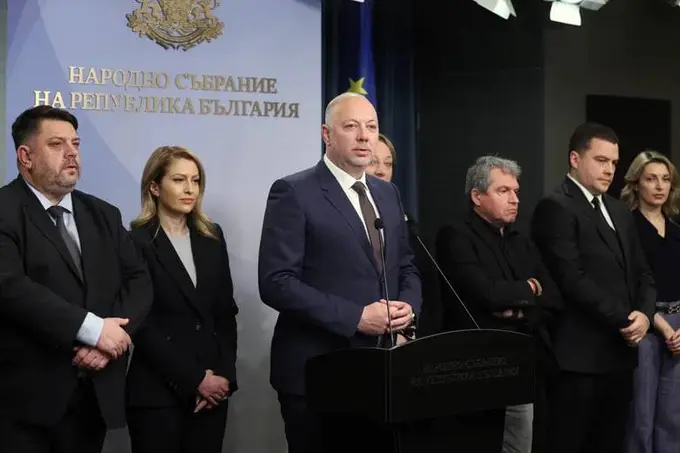 Болгарияда ҳукумат тарқатиб юборилди