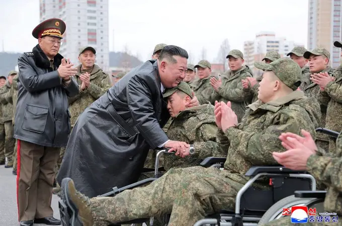 Ким Чен Ин Россиядан қайтган аскарларни тантанали кутиб олди (видео)