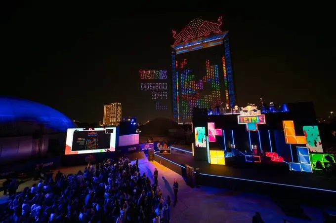 Dubayda dronlar ishtirokida dunyodagi eng yirik “Tetris” o‘yini o‘tkazildi (video)