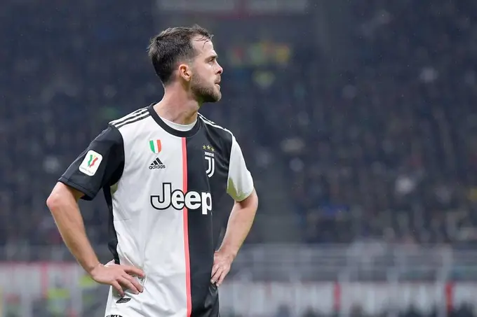 Miralem Pyanich futbolchilik faoliyatini yakunladi