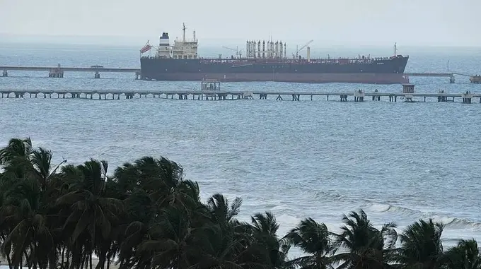 AQSH Atlantikada ikkita neft tankerini egallab oldi
