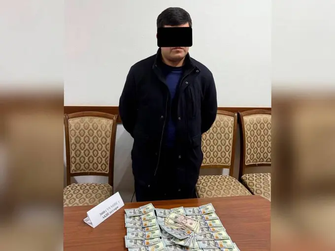 В Ташкенте при получении 3000 долларов задержан сотрудник хокимията