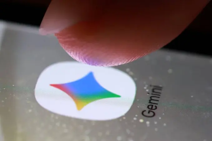 Apple’нинг Siri ёрдамчиси эндиликда Gemini базасида ишлайди