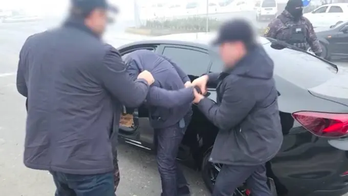 Андижонда фуқароларга қурол билан таҳдид қилиб, пул олган жиноий гуруҳ аъзолари ушланди
