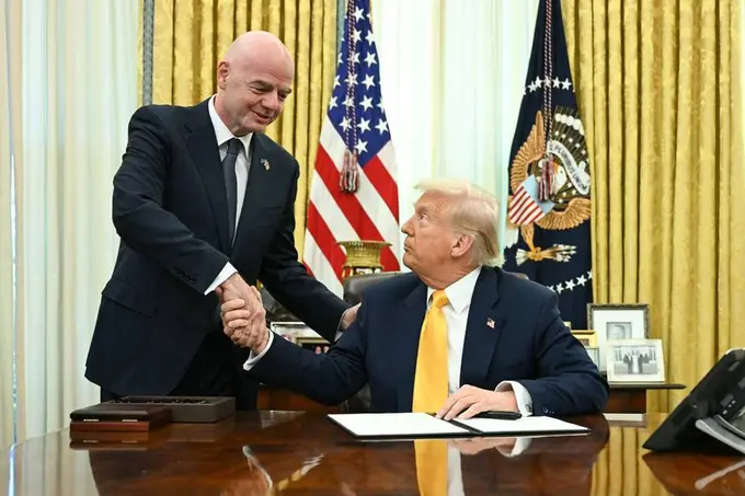 FIFA amaldorlari Donald Trampga “Tinchlik mukofoti” topshirilishidan norozi bo‘lgan — The Guardian