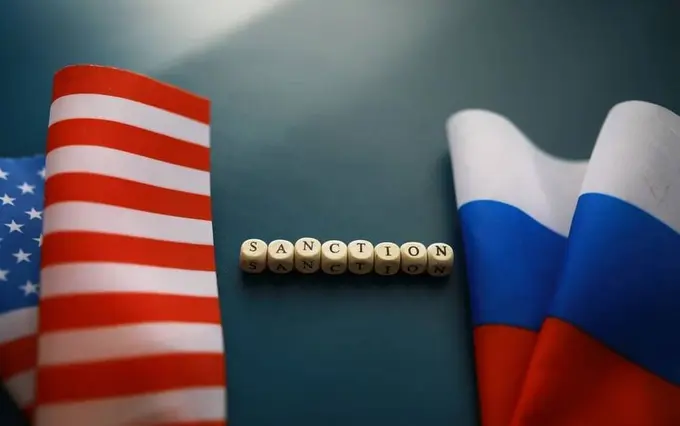 АҚШ Россияга қарши янги санкциялар тайёрлади, аммо ҳозирча уларни жорий этмаяпти - Bloomberg