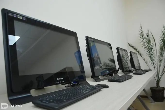 Navoiy va Zarafshon maktablarida ITga ixtisoslashgan sinflar ochiladi