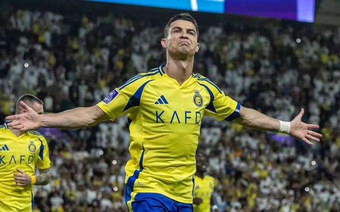 Ronaldu Ispaniya klubi aksiyalarini sotib oldi