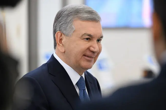 Shavkat Mirziyoyev Termizdagi korxonaning bazalt mahsulotlari ishlab chiqarish liniyasi bilan tanishdi