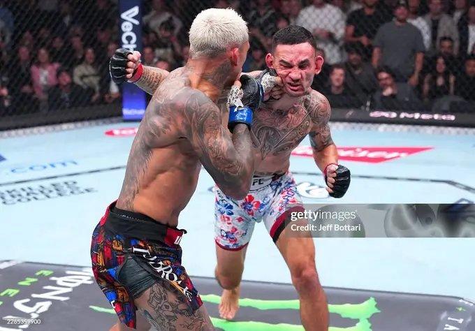 UFC. Оливейра Ҳоллоуэйни мағлуб этиб, BMF камари соҳибига айланди
