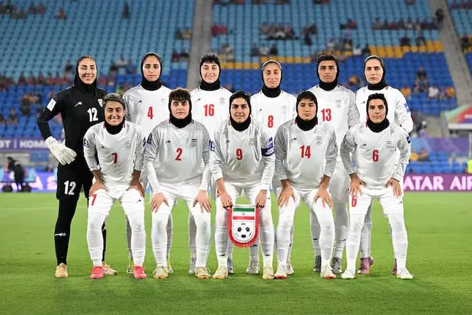 Osiyo Kubogida qatnashgan eronlik futbolchi qizlar politsiya yordamida jamoadan qochib ketgan — manba