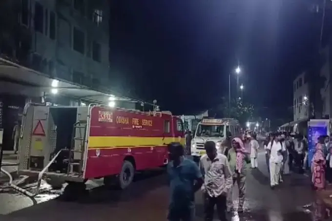 Hindistondagi shifoxonalardan birining reanimatsiya bo‘limida yong‘in chiqdi: 10 kishi halok bo‘ldi (video)