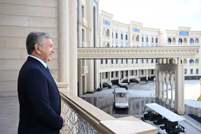 Shavkat Mirziyoyev Imom Buxoriy majmuasi qoshidagi turizm markazini borib ko‘rdi