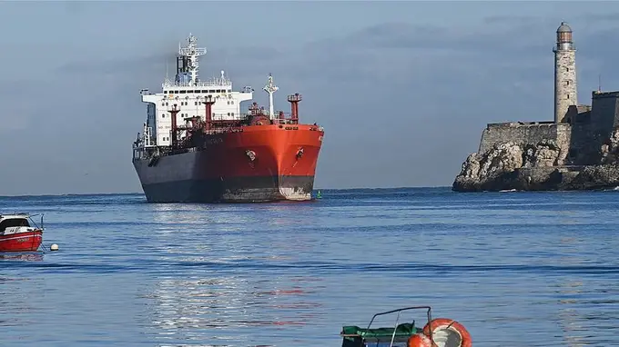 Россия АҚШ санкциясини четлаб ўтиб, Кубага нефть ва газ юборди