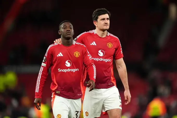 “Manchester Yunayted” ikki futbolchisi bilan shartnomani uzaytiradi — The Athletic