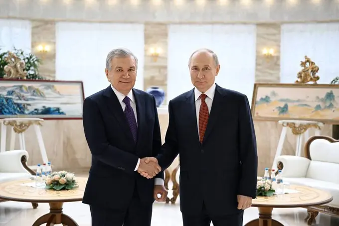 Шавкат Мирзиёев Владимир Путин билан Яқин Шарқ ва Украинадаги вазиятни муҳокама қилди