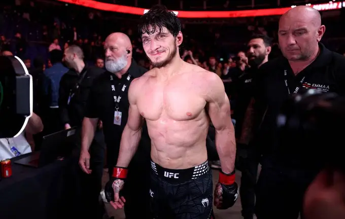 Енгилмас жангчи йил якунига қадар UFC чемпиони бўлмоқчи