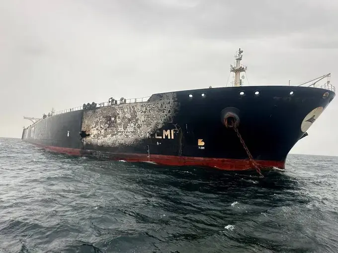Eron Dubay yaqinidagi neft tankeriga hujum qildi, kema yonib ketdi