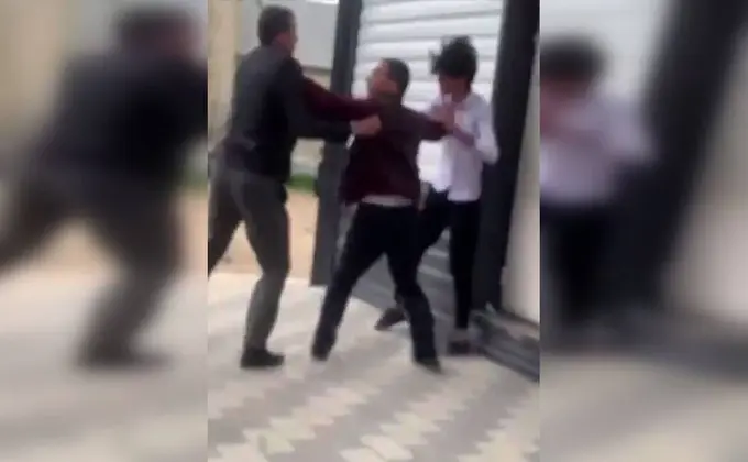 Samarqanddagi maktabda direktor o‘rinbosari va o‘quvchi mushtlashdi