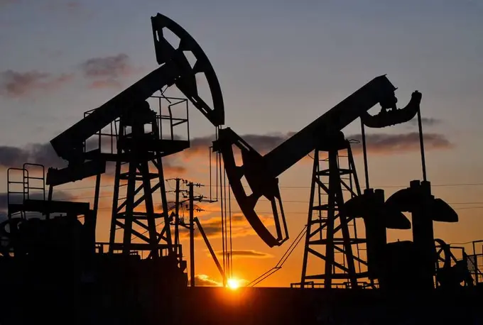 Трамп санкцияланган Россия нефтини сотиб олиш учун имтиёз муддатини узайтириши мумкин
