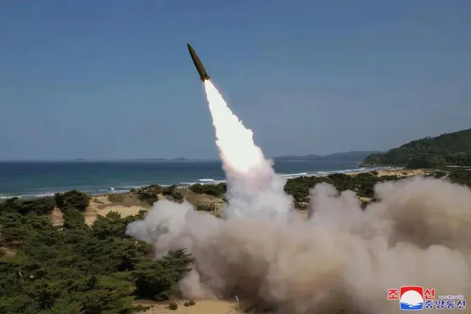 Shimoliy Koreya dengiz tomon ballistik raketalar uchirdi