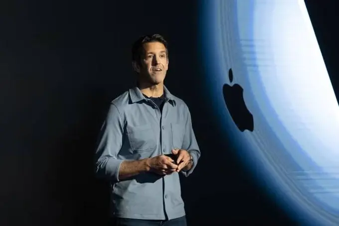 Apple Тим Кук ўрнига янги бош ижрочи директор тайинлади