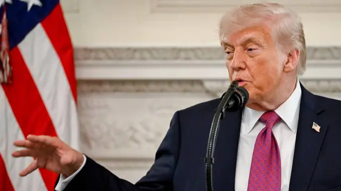 Трамп Ҳормузда мина ўрнатаётган ҳар қандай қайиқни йўқ қилишга буйруқ берди