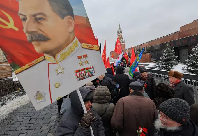 Европа давлатлари Россияни Сталин жиноятларини яширишда айблади