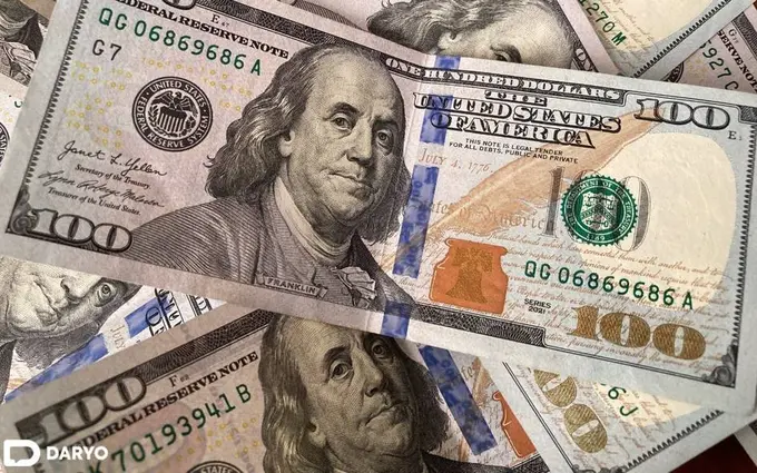 Ўзбекистонда энди банкдан паспортсиз 500 долларгача нақд валюта олиш мумкин бўлади