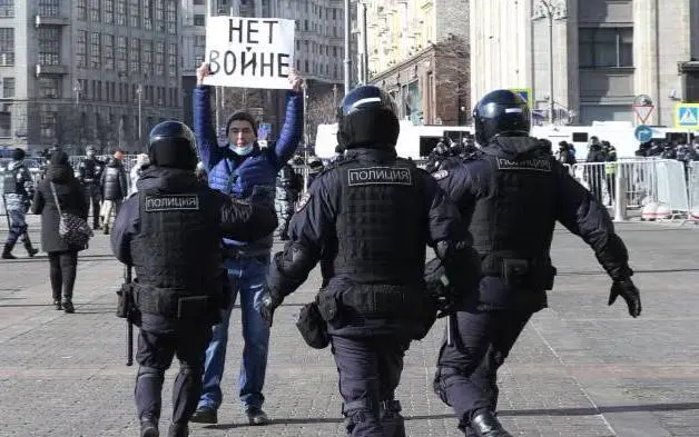 Rossiyada mitinglarda ishtirok etgan xorijliklar deportatsiya qilinadi