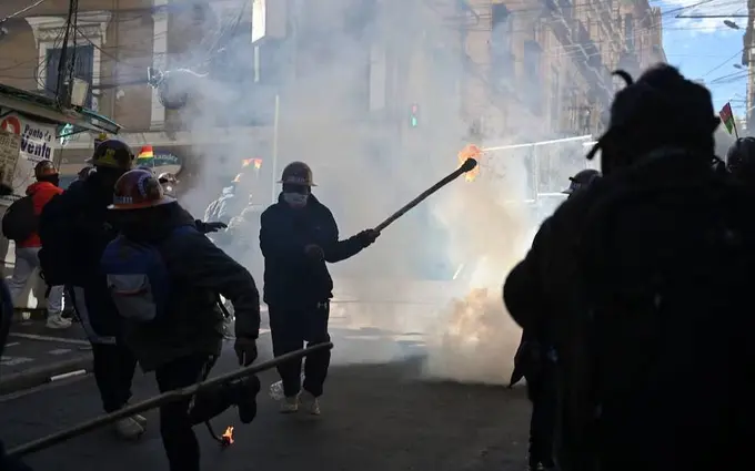 Боливияда президент истеъфосини талаб қилиб намойиш бошланди (видео)