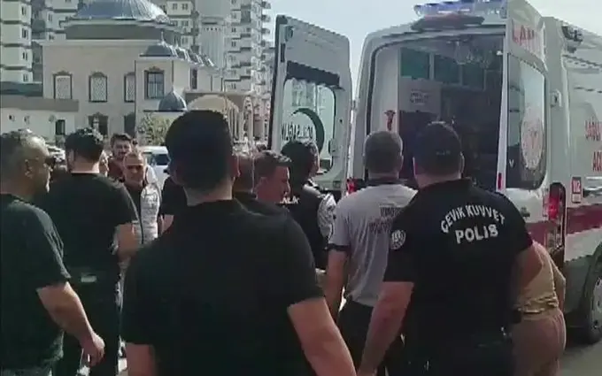 Туркияда қуролланган шахс отишма содир этди (видео)