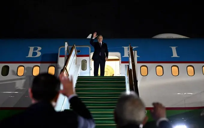 Shavkat Mirziyoyev Bokuga amaliy tashrifini yakunlab, Toshkentga jo‘nab ketdi