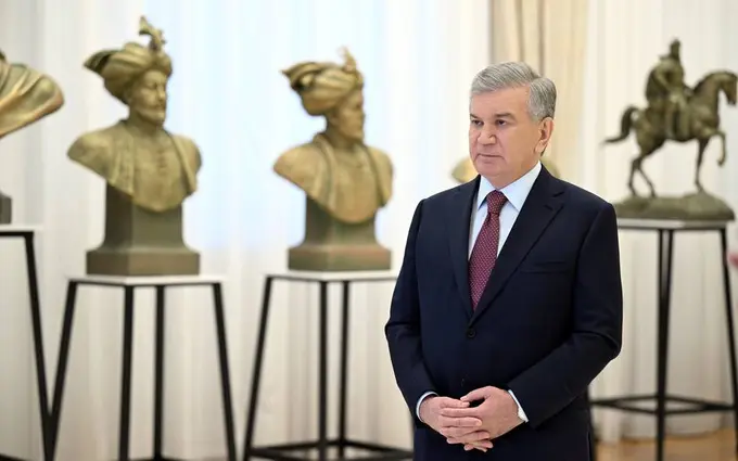 Shavkat Mirziyoyevga Bobur haykali loyihalari taqdim etildi
