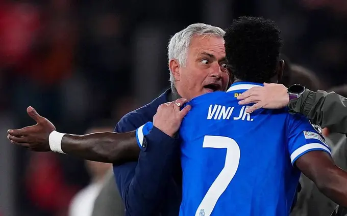 Mourinyo “Real”ning 10 nafar yulduziga chiqish eshigini ko‘rsatadi — Marca