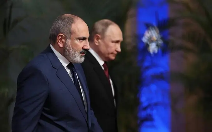 Кремль Россияда яшовчи арманларни Пашинянга қарши овоз бериш учун юбормоқчи — Reuters