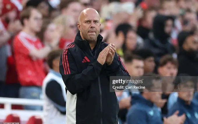 Arne Slot “Liverpul” bosh murabbiyligidan ketdi