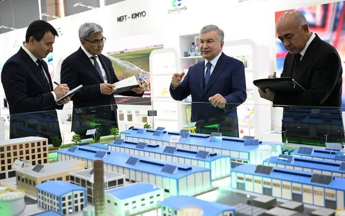 Шавкат Мирзиёев ознакомился с работой предприятий в технопарке «Чирчик»