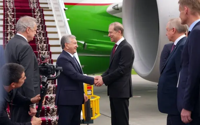 Shavkat Mirziyoyev amaliy tashrif bilan Sankt Peterburgga yetib bordi