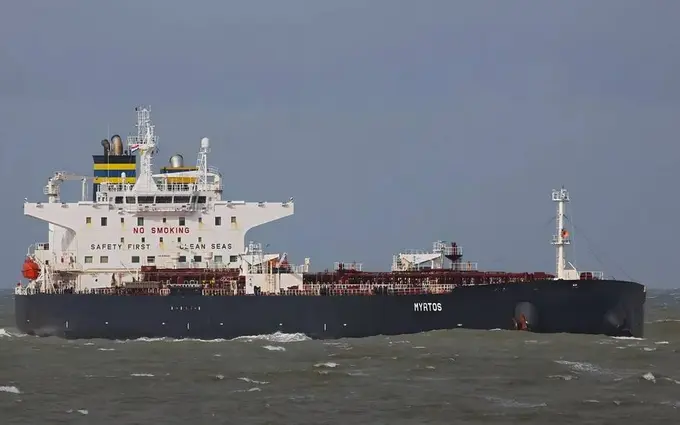 Buyuk Britaniya ilk bor Rossiyaning “soya floti” tankerini qo‘lga oldi