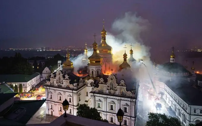 Россиянинг Киевга йирик ҳаво ҳужуми: 4 киши ҳалок бўлди, тарихий монастир ёниб кетди