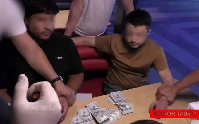 Toshkent viloyatida fuqaroni 400 ming dollarga chuv tushirmoqchi bo‘lganlar ushlandi