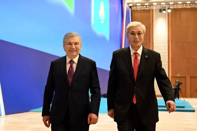 O‘zbekiston va Qozog‘iston prezidentlari telefon orqali muloqot qildi